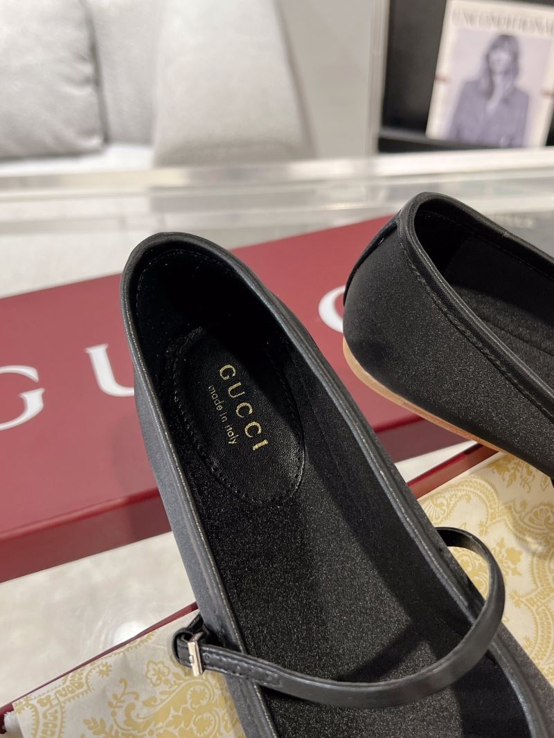 Gucci Flat Shoes